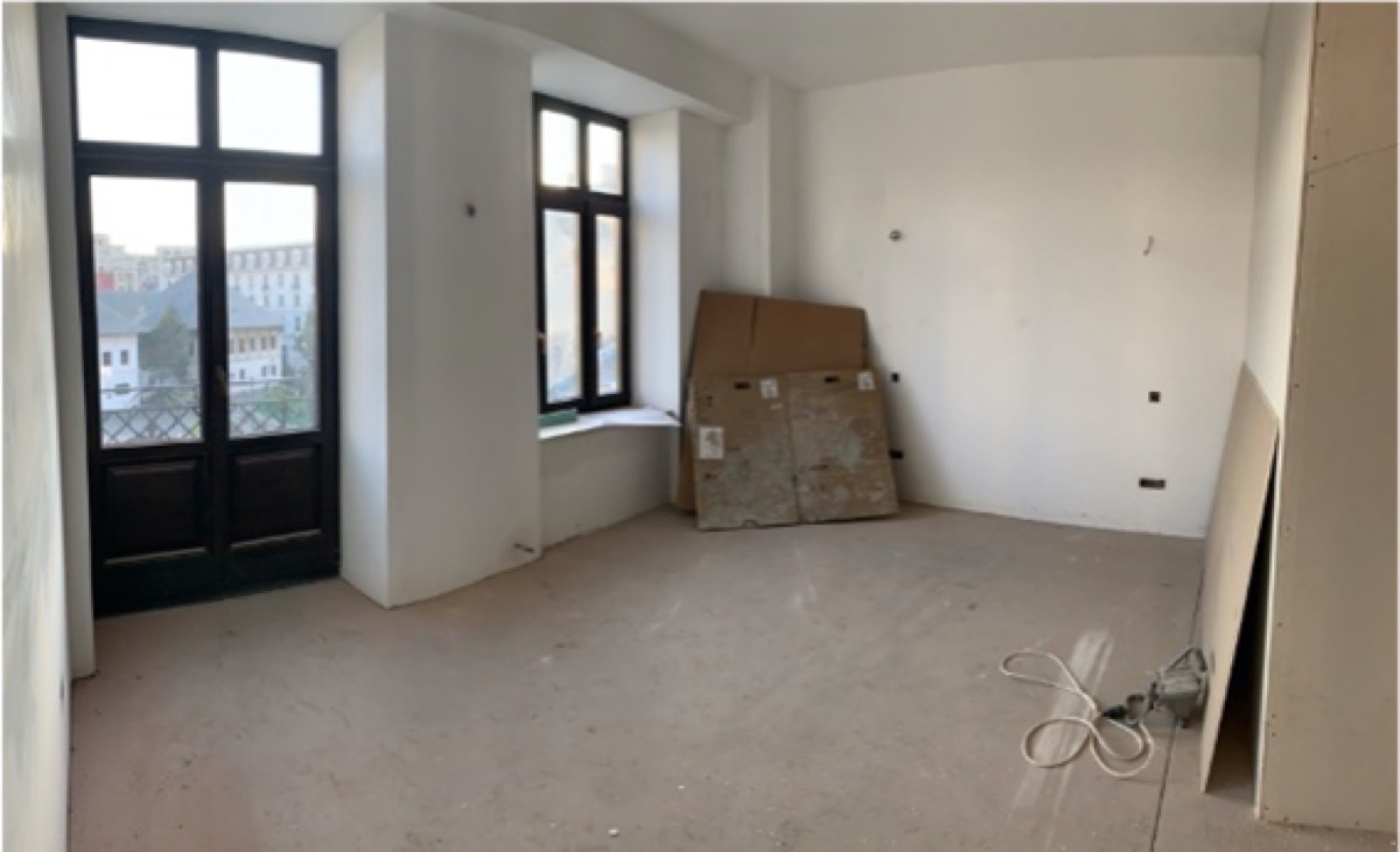 Bucharest apartment before renovation, an empty concrete room